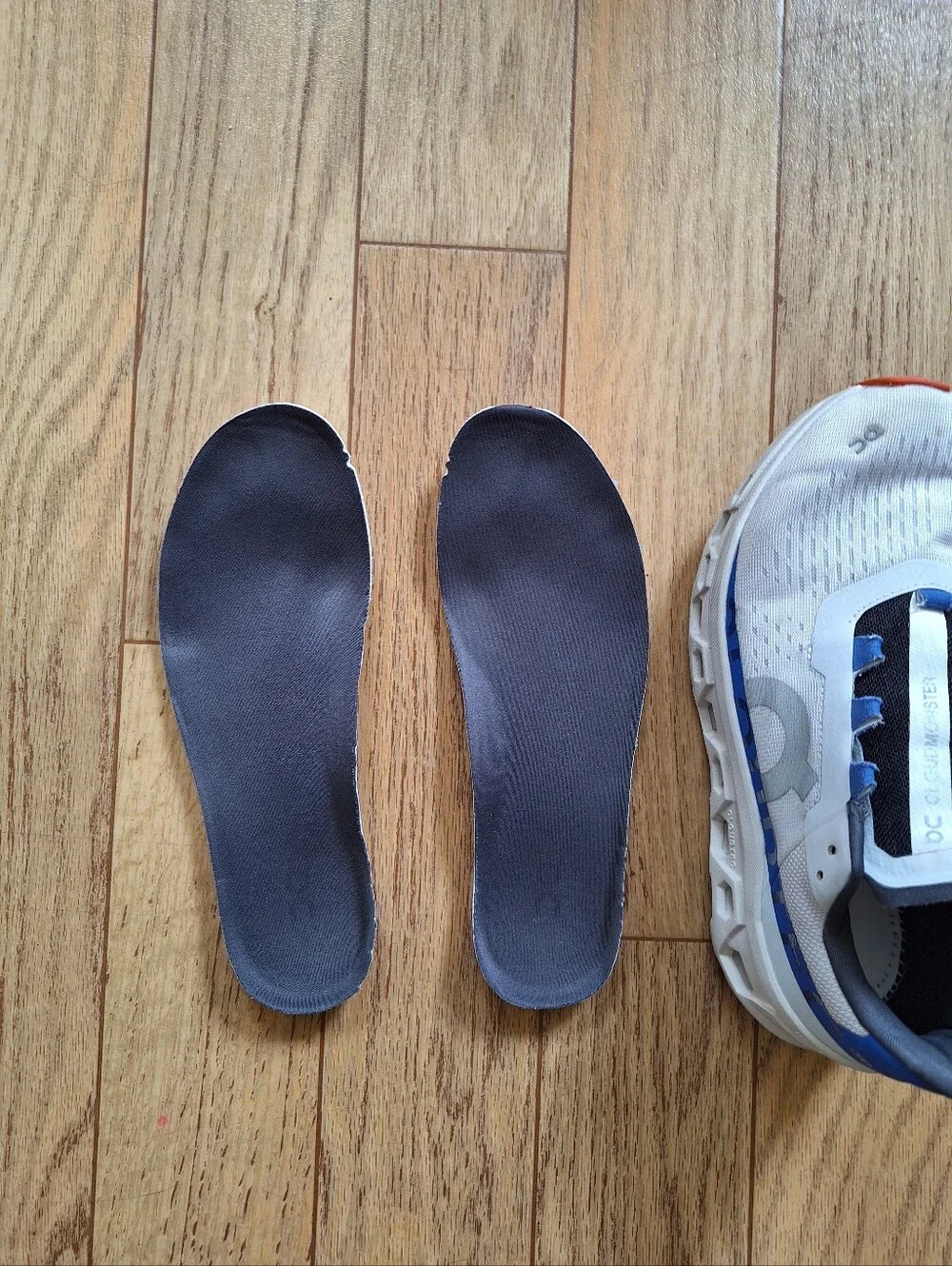 On Running Cloudmonster Women's  Frost/Cobalt Size 7.5
